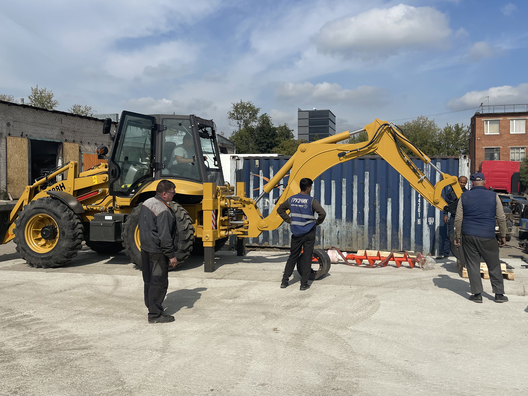 SECSUN Backhoe Loader Has Arrived in Russia!