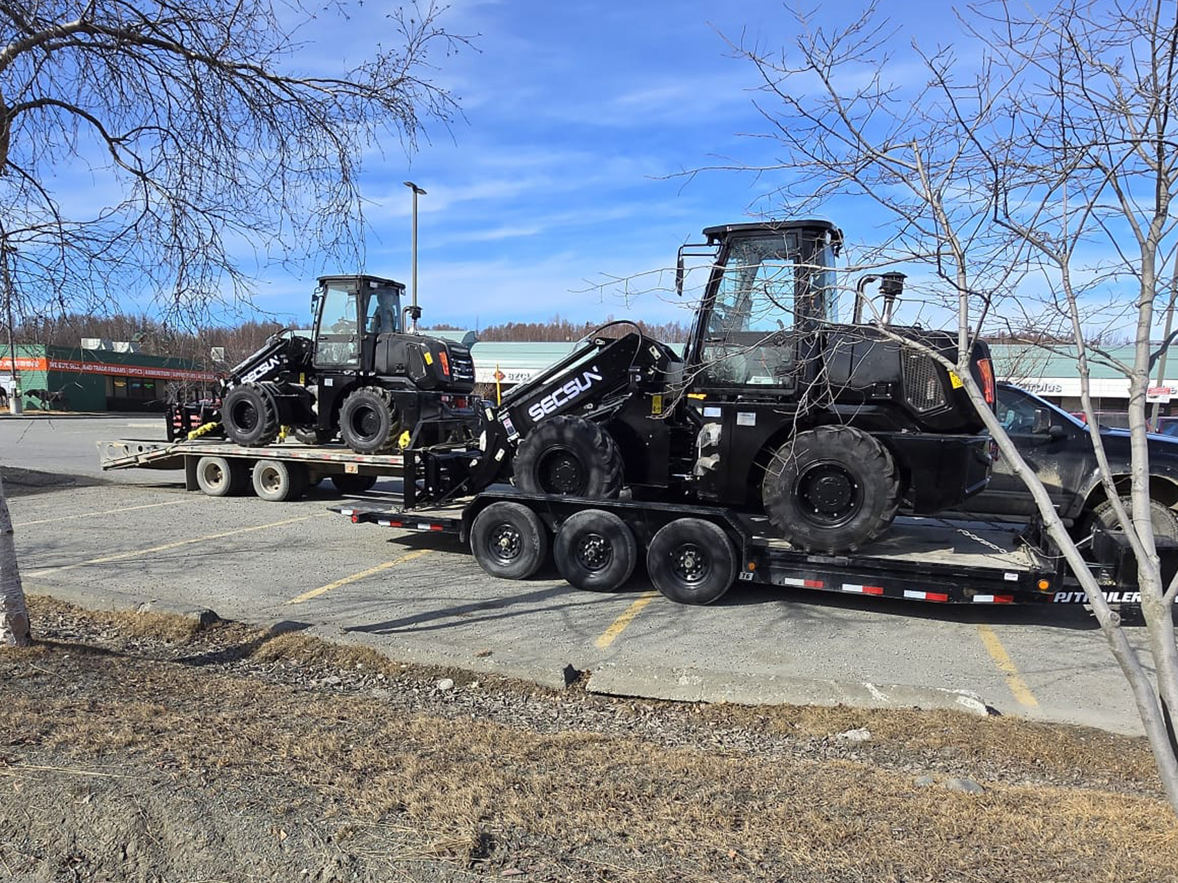 U.S. Customer Thrilled with Two SECSUN 2.5 Ton Telescopic Loaders!