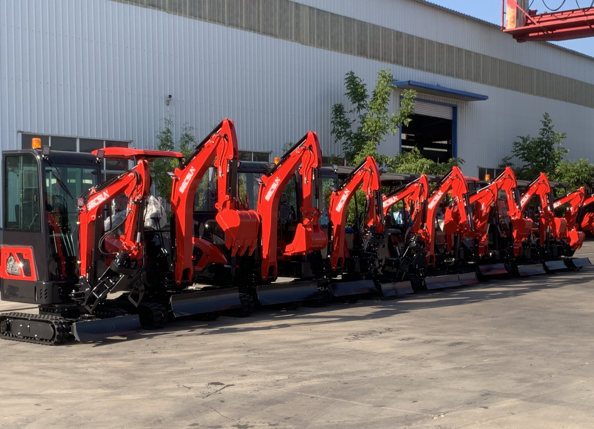 SECSUN Ships Mini Crawler Excavators to Poland