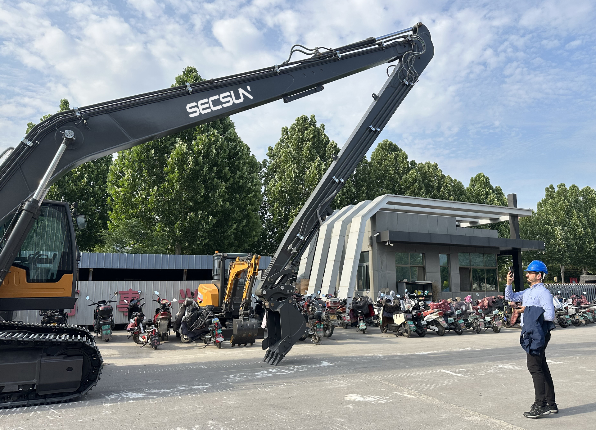 Turkish Customer’s Enthusiastic Endorsement: A Promising Visit to SECSUN Machinery’s Excavator Factory​