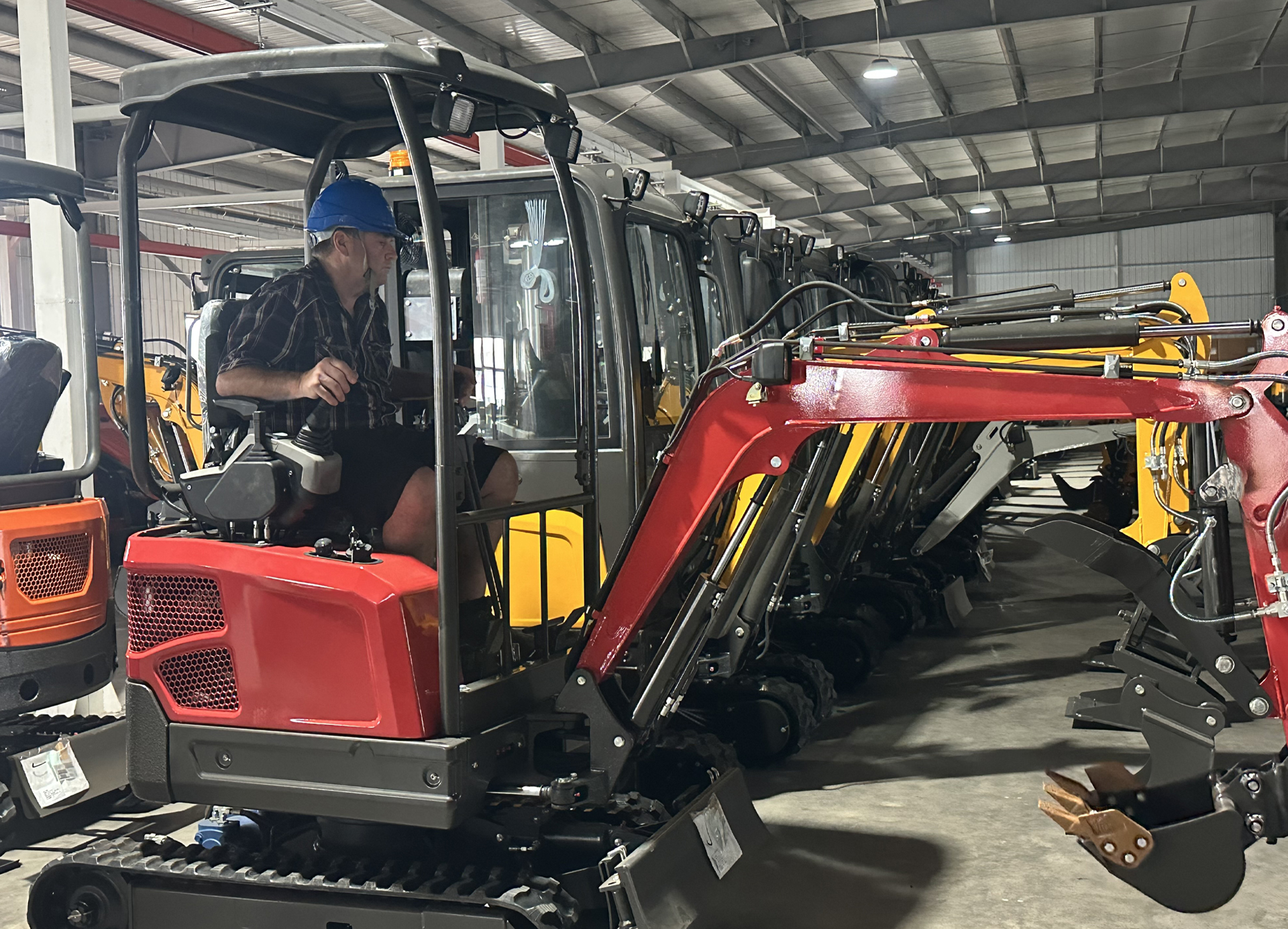 Australian Customer Visits SECSUN Excavator and Loader Factories for Tour and Test Drive