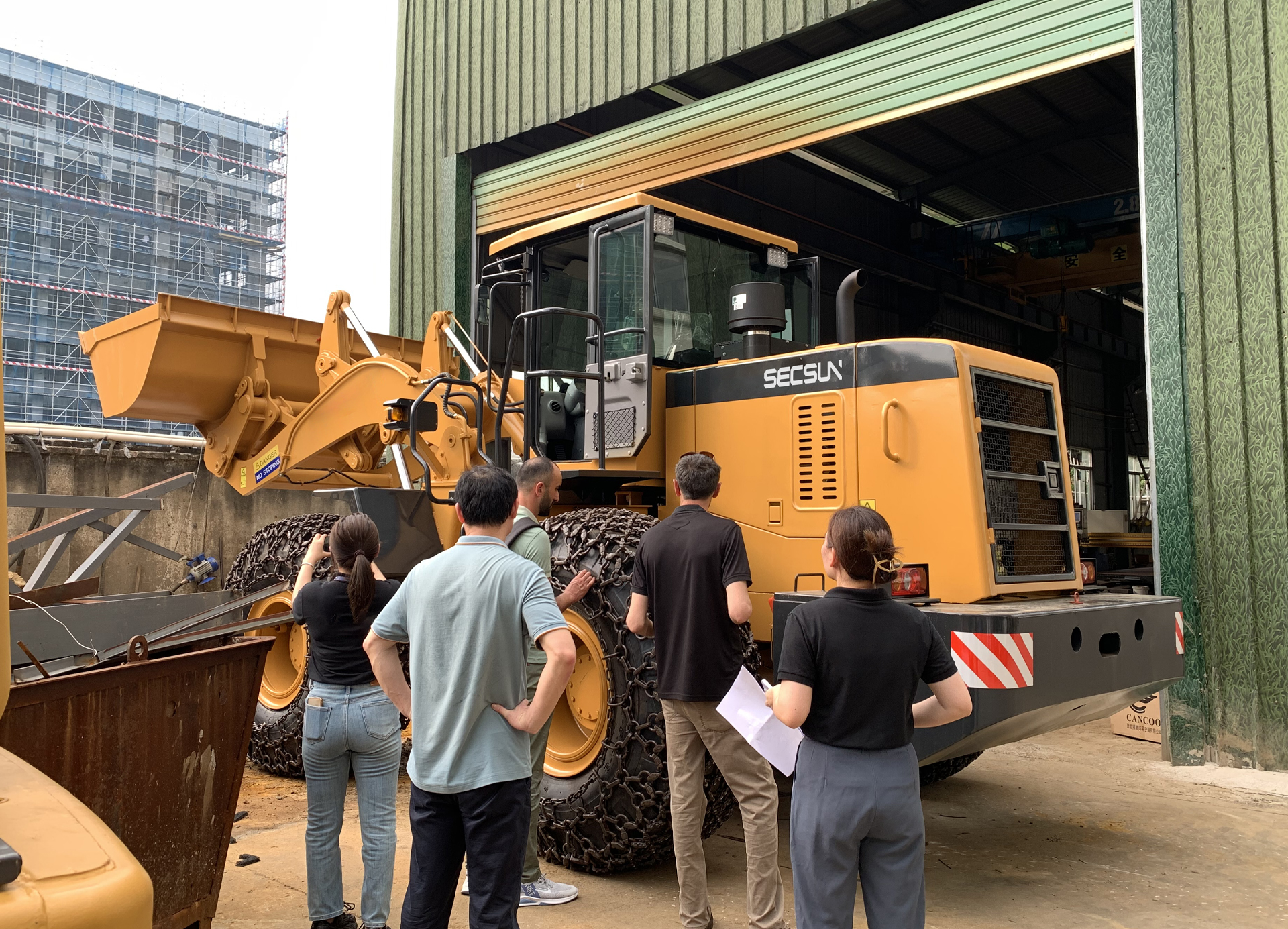Russian Customer’s Visit to SECSUN Loader Factory
