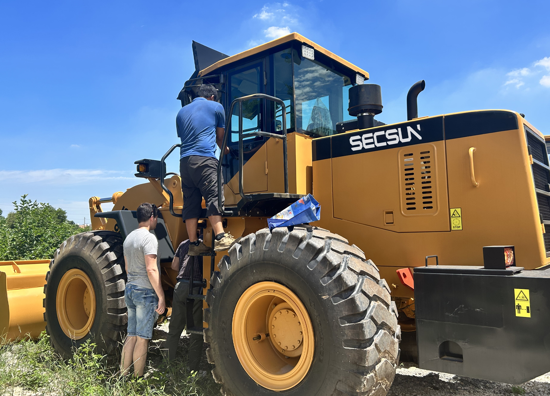 Mexican Customer's Satisfying Visit to SECSUN: Impressed by Forklift Loaders  ​