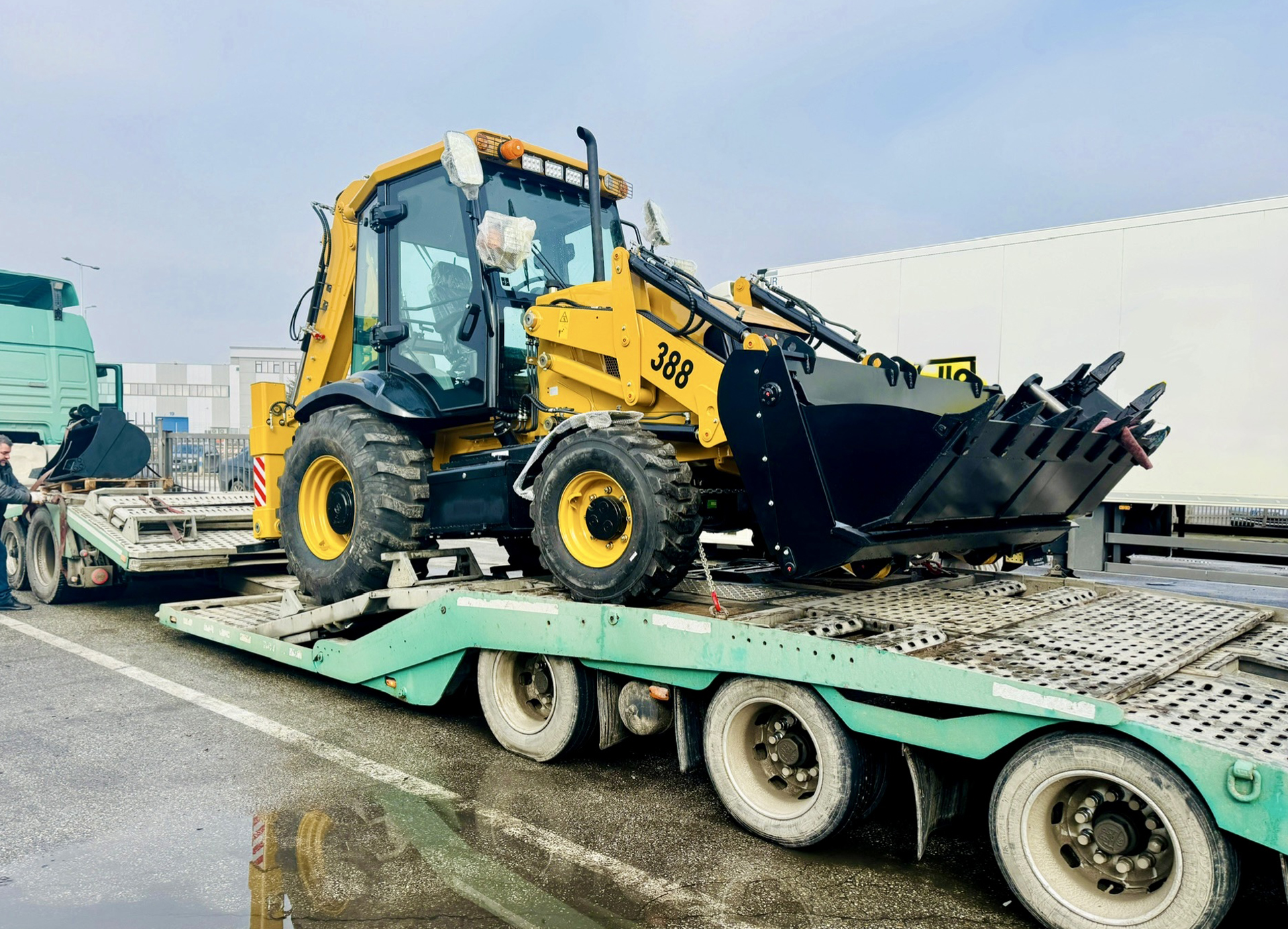 SECSUN Backhoe Loader Wins Over Macedonian Customer with Stellar Performance