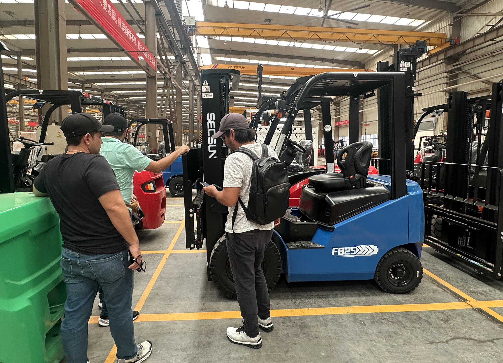 Ecuadorian Customer Impressed by SECSUN Forklift Factory Visit​
