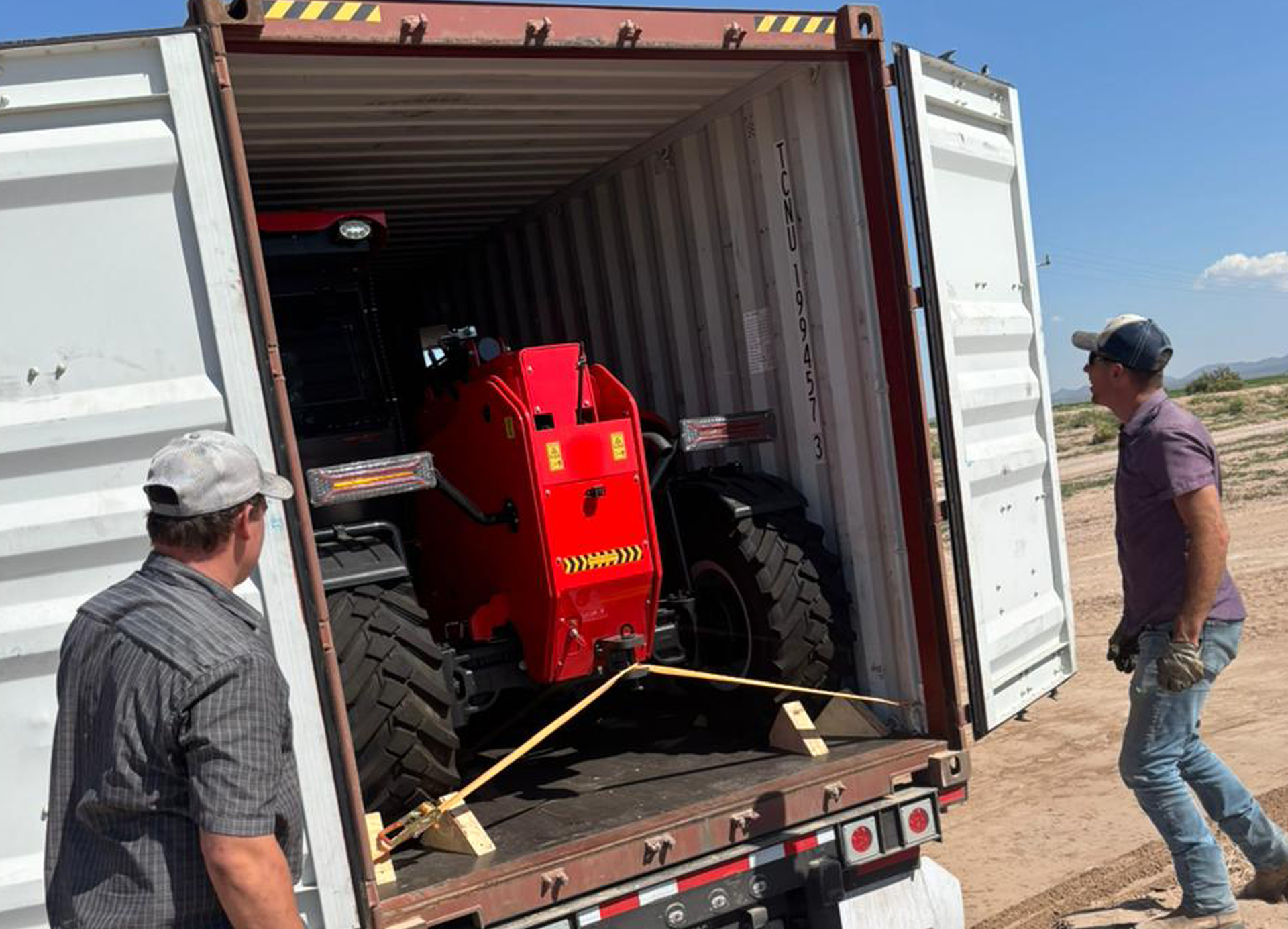 SECSUN 2 Units of Red 3.5 Ton Telescopic Forklifts Win Praise from Mexican Customer