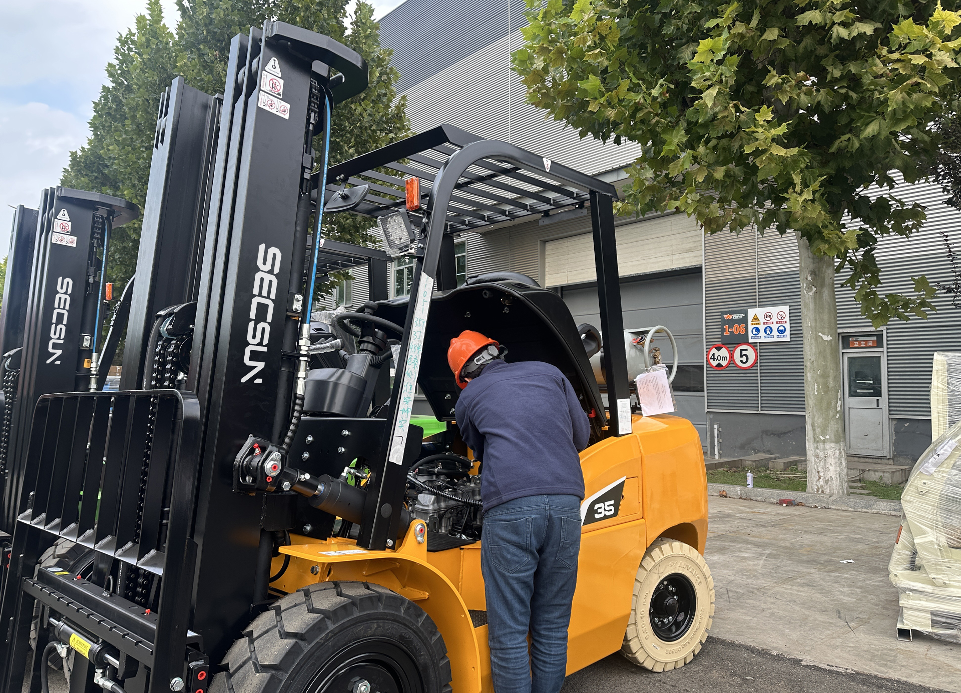 Brazilian Customers Explore SECSUN’s Forklift Factory in China – Witness Quality in Every Lift!​