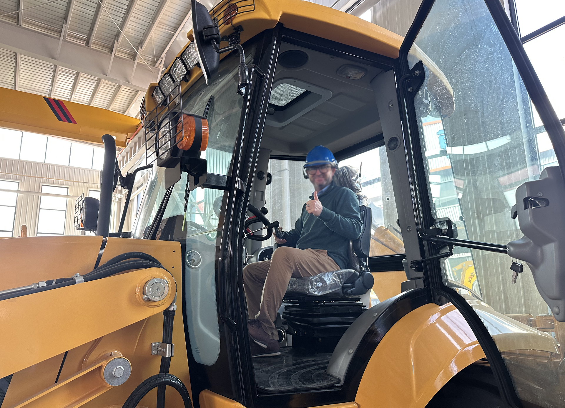 Argentinian Customer Visited SECSUN Factory in China：Liked the 2.5 Ton Backhoe Loader and Telescopic Forklift Very Much!