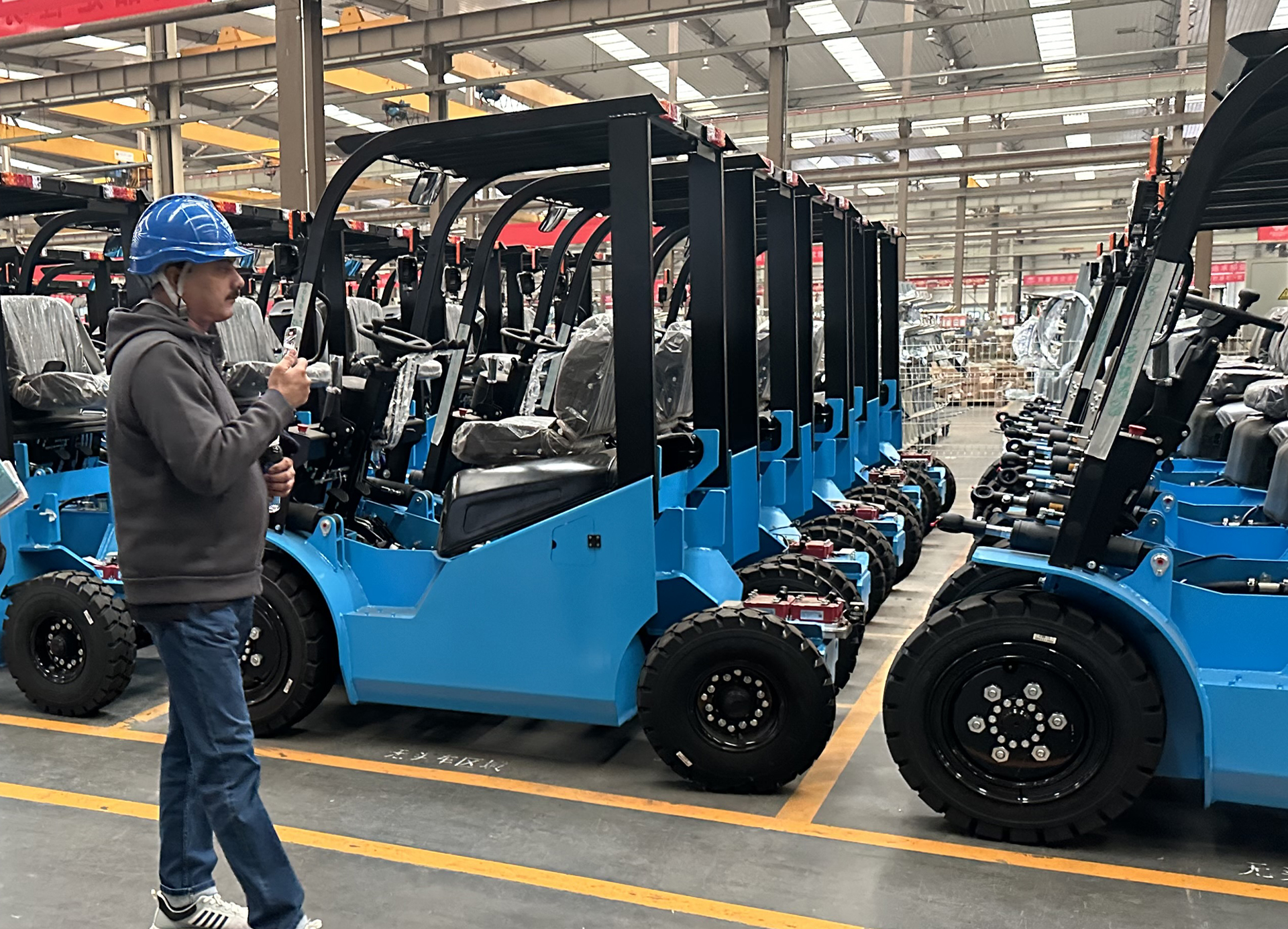 Saudi Arabian Customers Explore SECSUN’s Factory in China – Witness Quality in Every Detail!