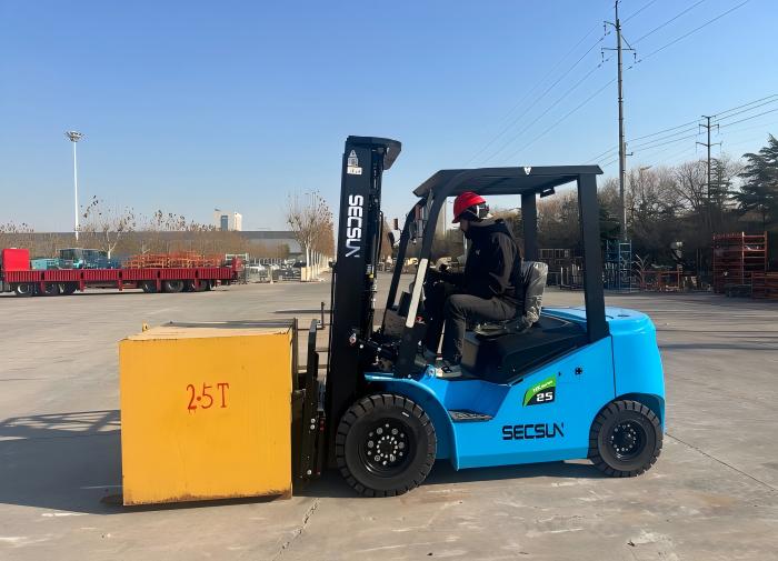 Brazilian Customer Praises After Hands-on Testing: This electric forklift has completely revolutionized our understanding of efficiency!